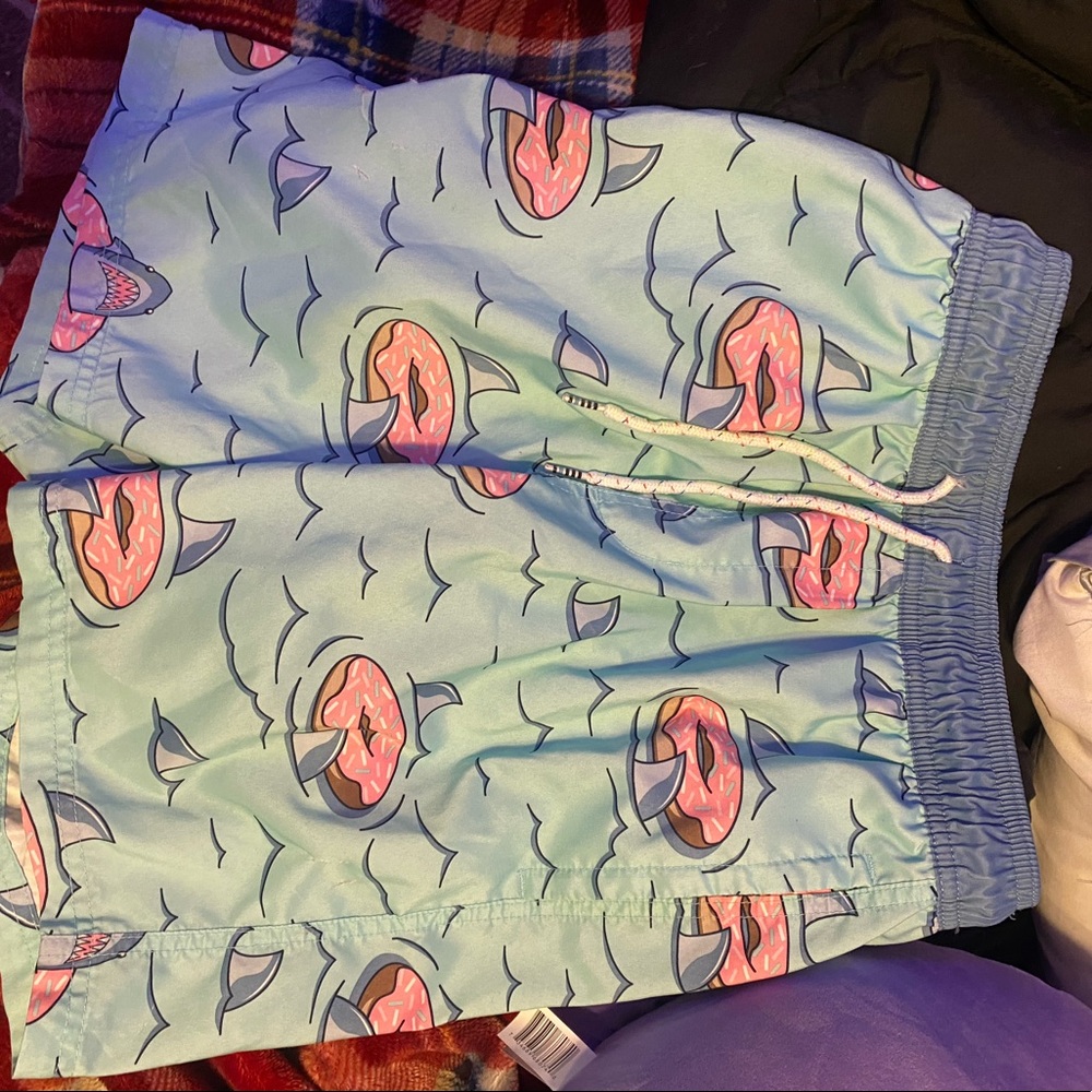 shark donut swimming trunks men size medium